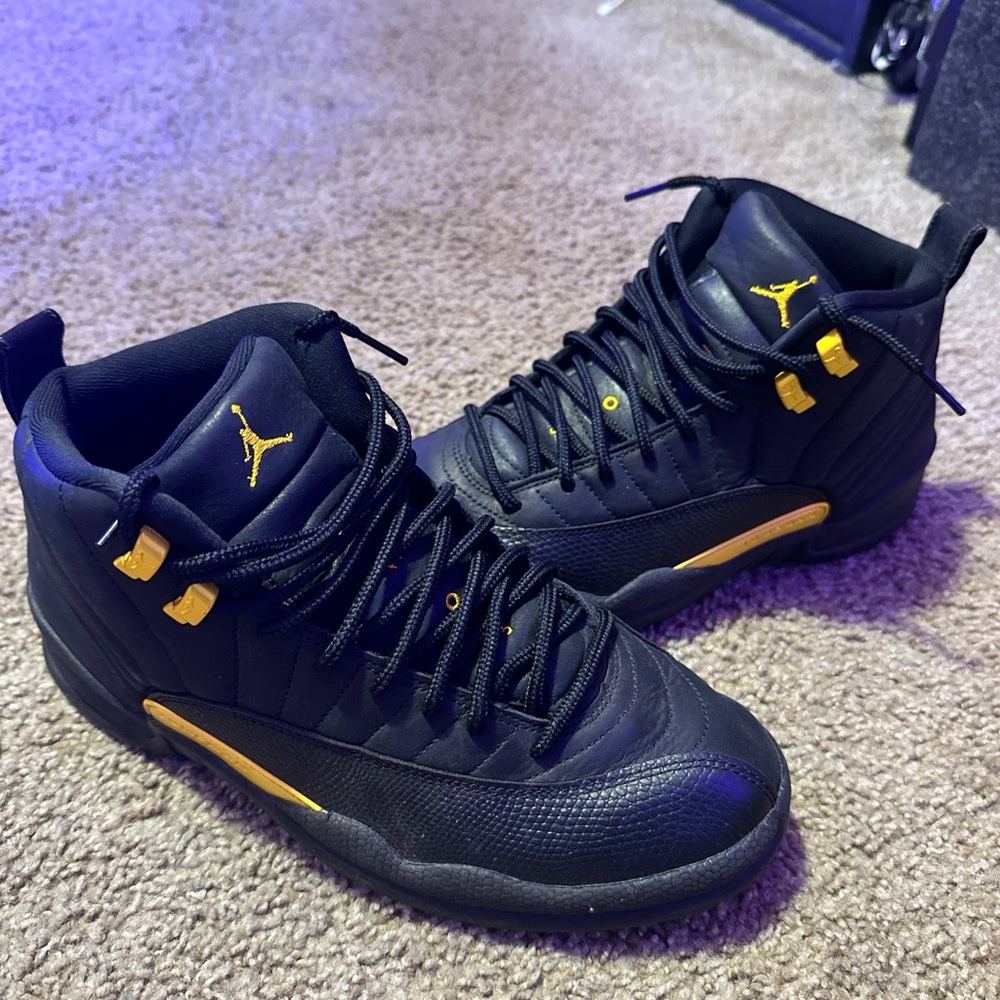 Black and yellow air jordan 12 retro TAXIS!! only been worn like 1 time!!!!!